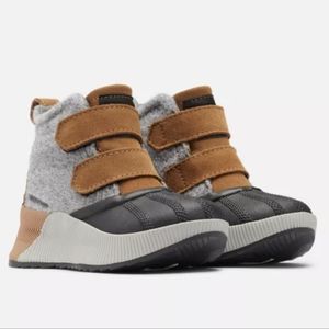 Sorel out and about kids wool and Velcro